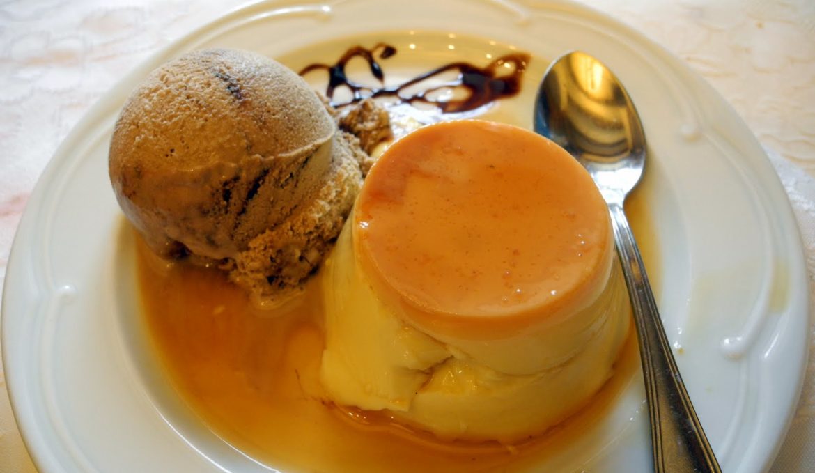 Flan con helado