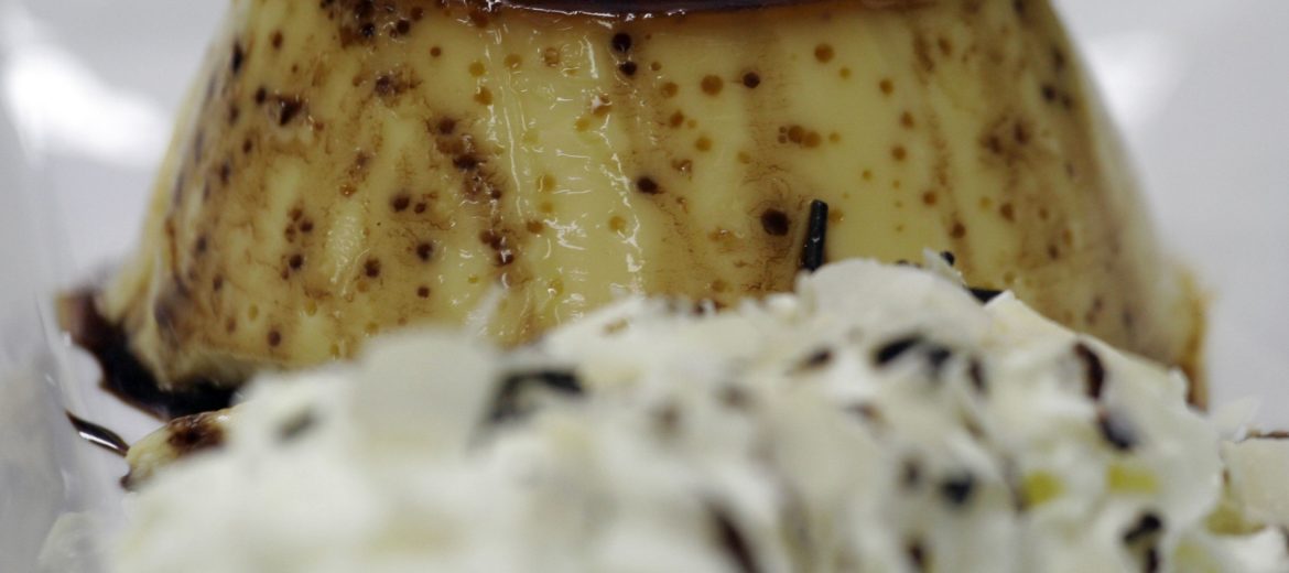 Flan casero con nata